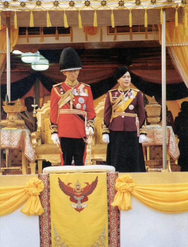 ทรงเป็นขวัญและกำลังใจ สมเด็จพระนางเจ้าสิริกิติ์ พระบรมราชินีนาถ พระบรมราชทรงเป็นขวัญและกำลังใจ สมเด็จพระนางเจ้าสิริกิติ์ พระบรมราชินีนาถ พระบรมราชชนนีพันปีหลวงชนนีพันปีหลวง